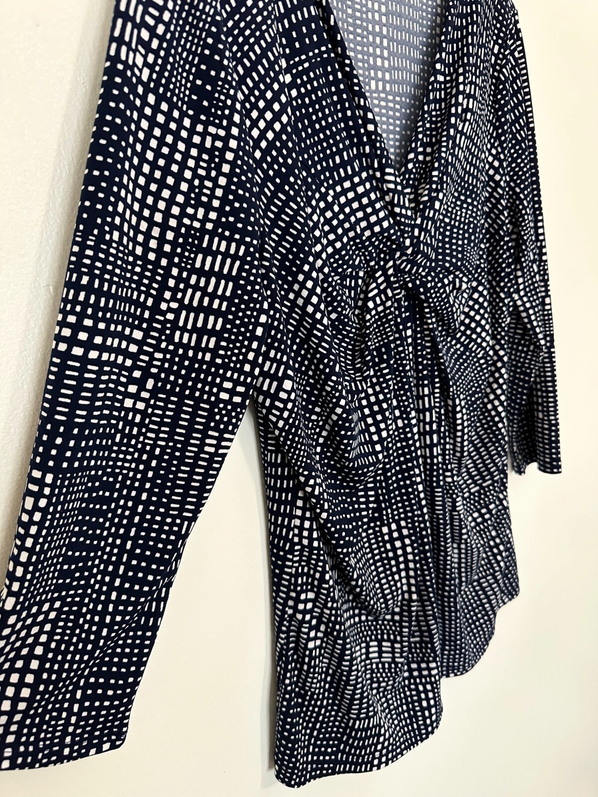 Women Navy Blue V Neck Twist Front 3/4 Sleeve Top Size L Pullover Stretch Office