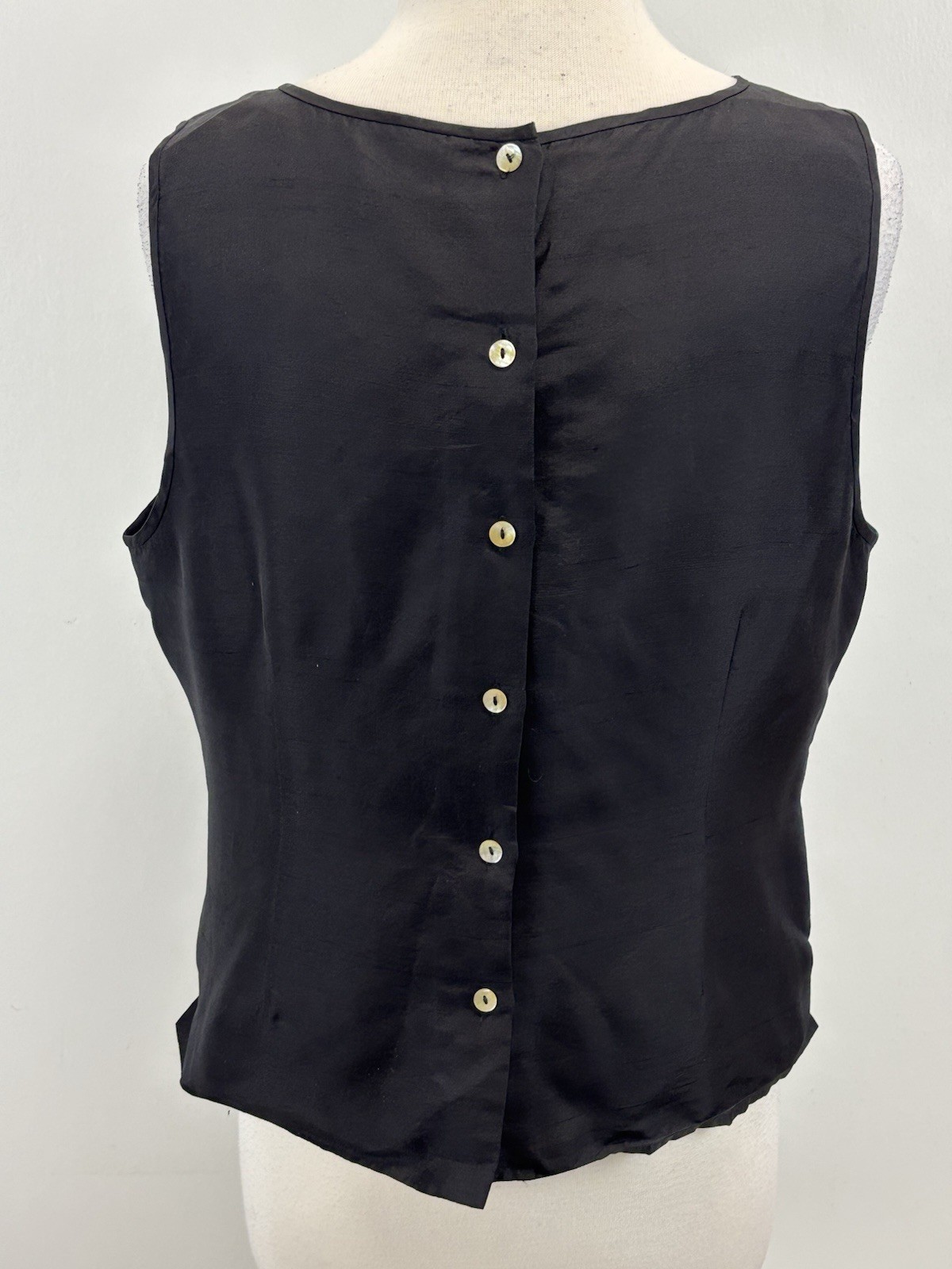 Vtg Robbie Bee Silk Blouse Top Women’s 16 Black Polka Dot Back Buttons Sleeveles