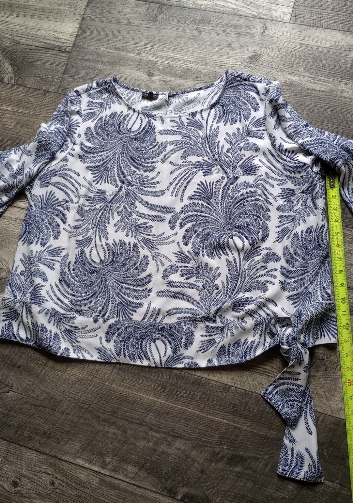 Talbots Women’s 22WP Tunic White With Blue Palm Tree Pattern