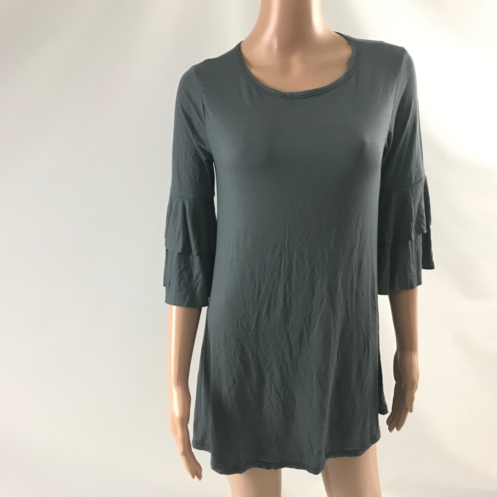 Bella Flore Women’s Size S Tunic Top Gray Bell Sleeves Stretch Top Blouse Solid