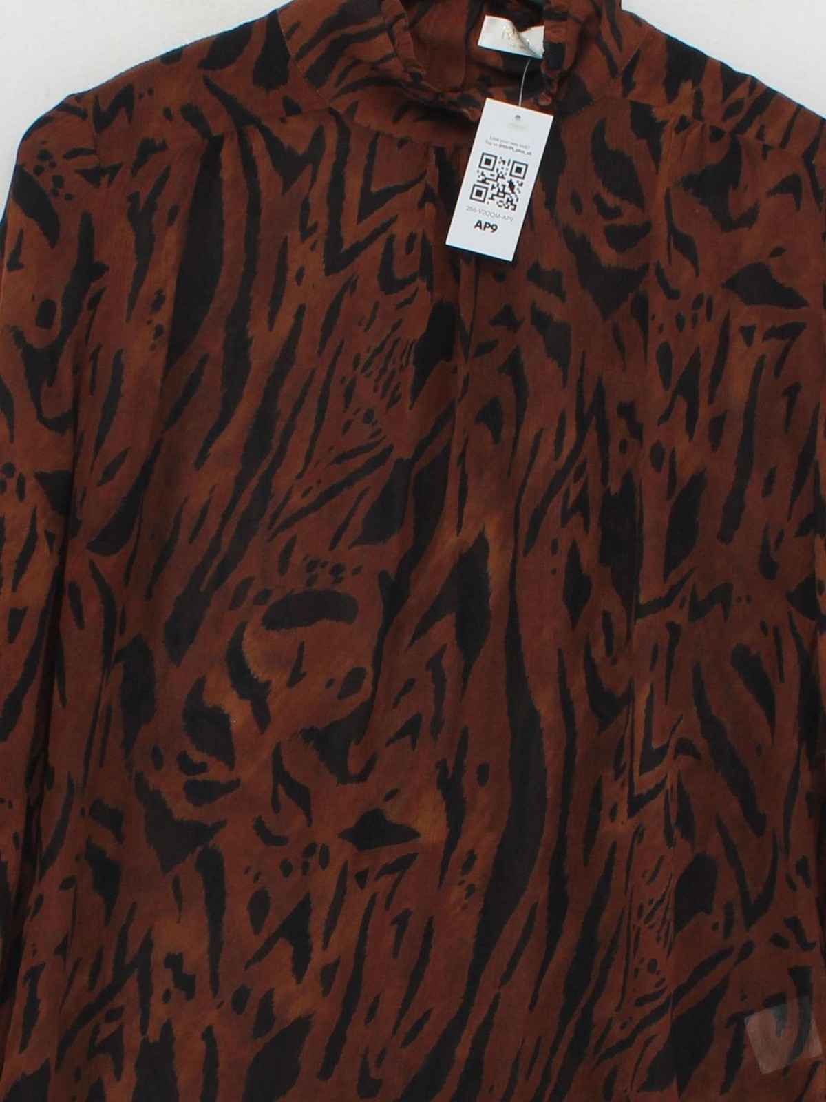 RIXO Women’s Shirt L Multi Animal Print 100% Silk Long Sleeve High Neck Basic
