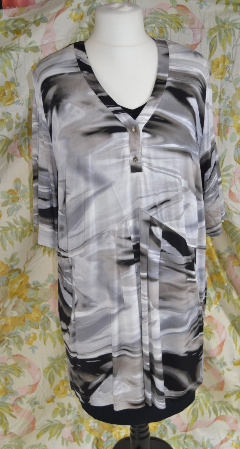 Size 52: tunic Sempre Piu by Chalou gray and white, festive chiffon style