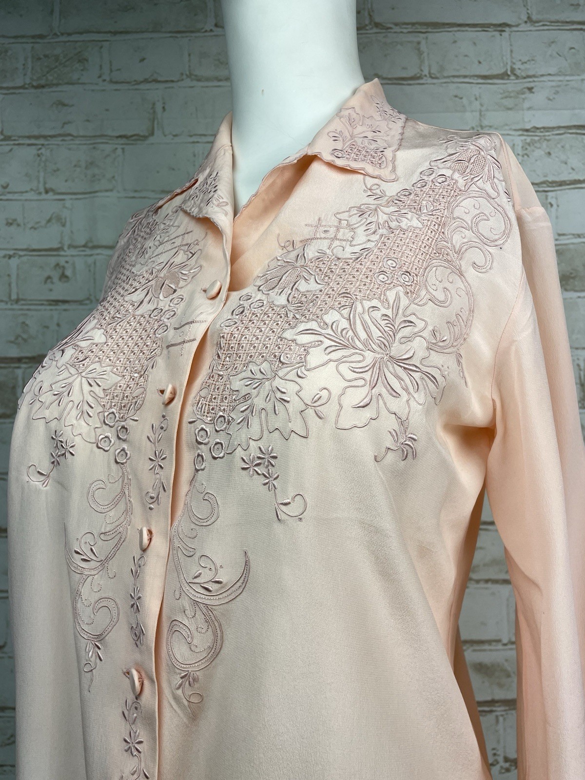 Vintage PEONY Hand Embroidered Peach 100% Silk Blouse Chinese Top 1970s 36” Bust