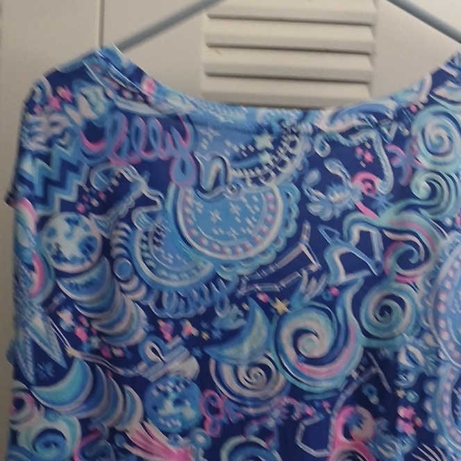 Lilly Pulitzer Women’s M Blue/Pink/White Abstract Octopus Henley V-Neck Top