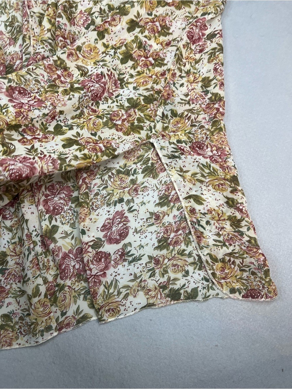 Seductions semi sheer floral kimono size medium