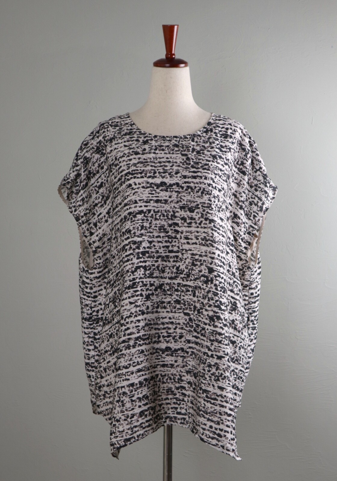 MM. LAFLEUR New York $195 Printed Lined Keyhole Blouse Top Size +2 US 2X