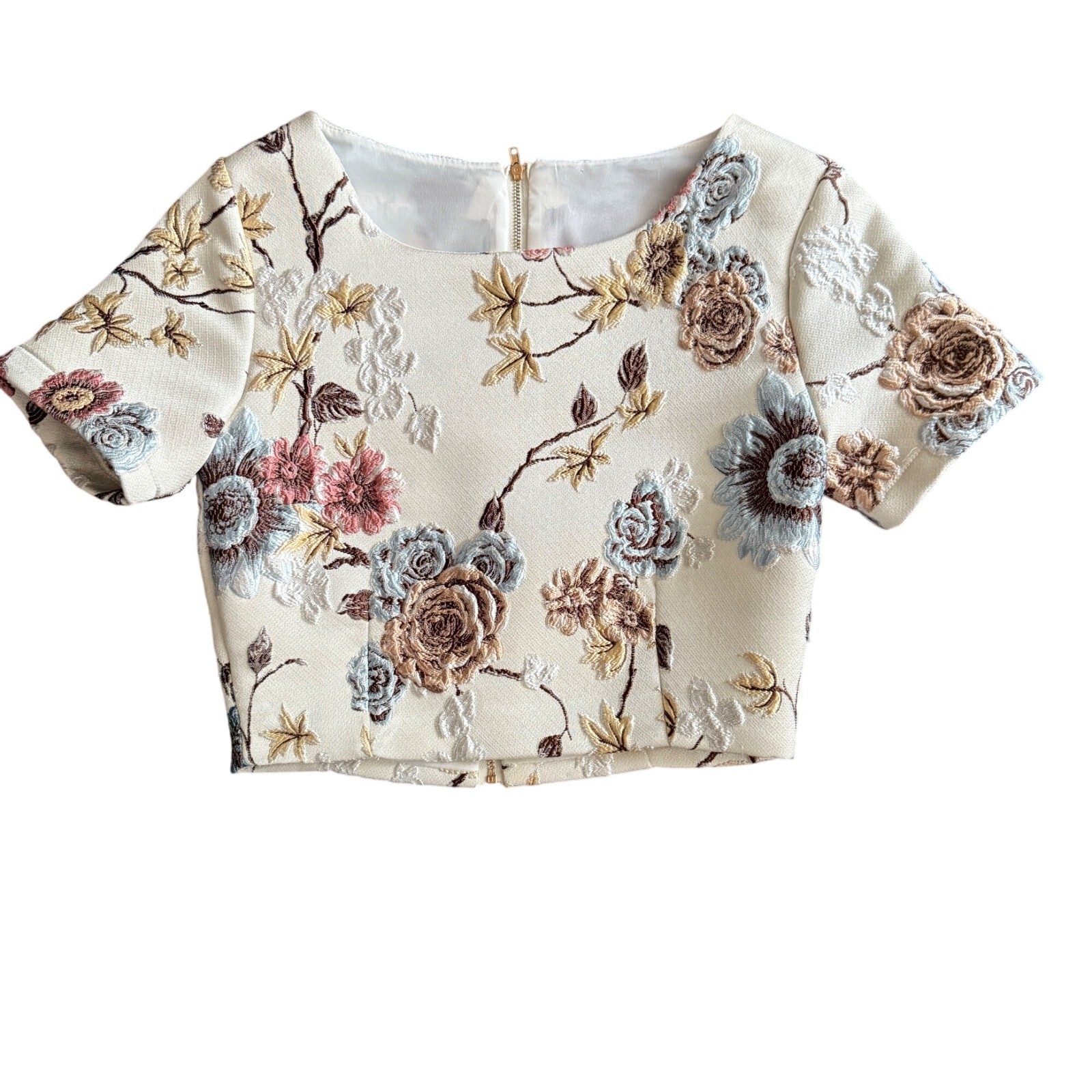 Floral Embroidered Short-Sleeve Cropped Top With Back Zipper Closure – Elegant D