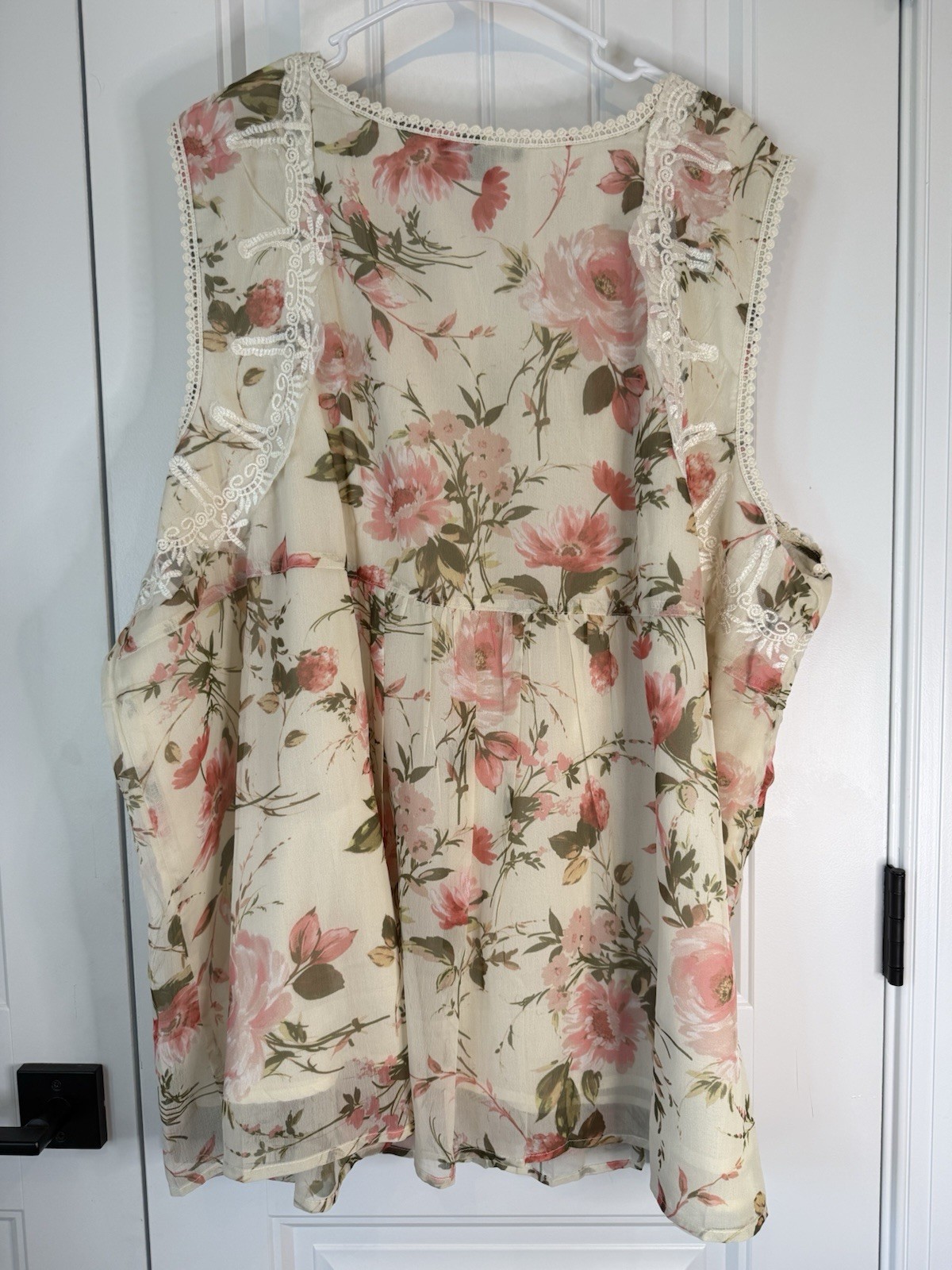 Roaman’s Women’s Floral and Lace Sleeveless Tops 32W. New with Tags Plus Size