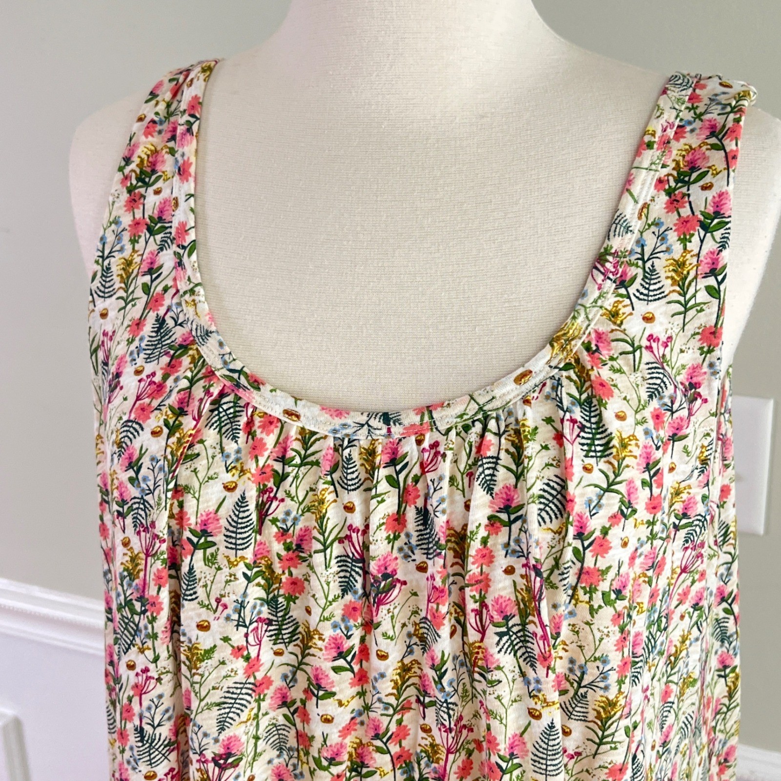 Natural Life Tank Top Small Womens Boho Floral Pleated Cotton Cream Cottagecore