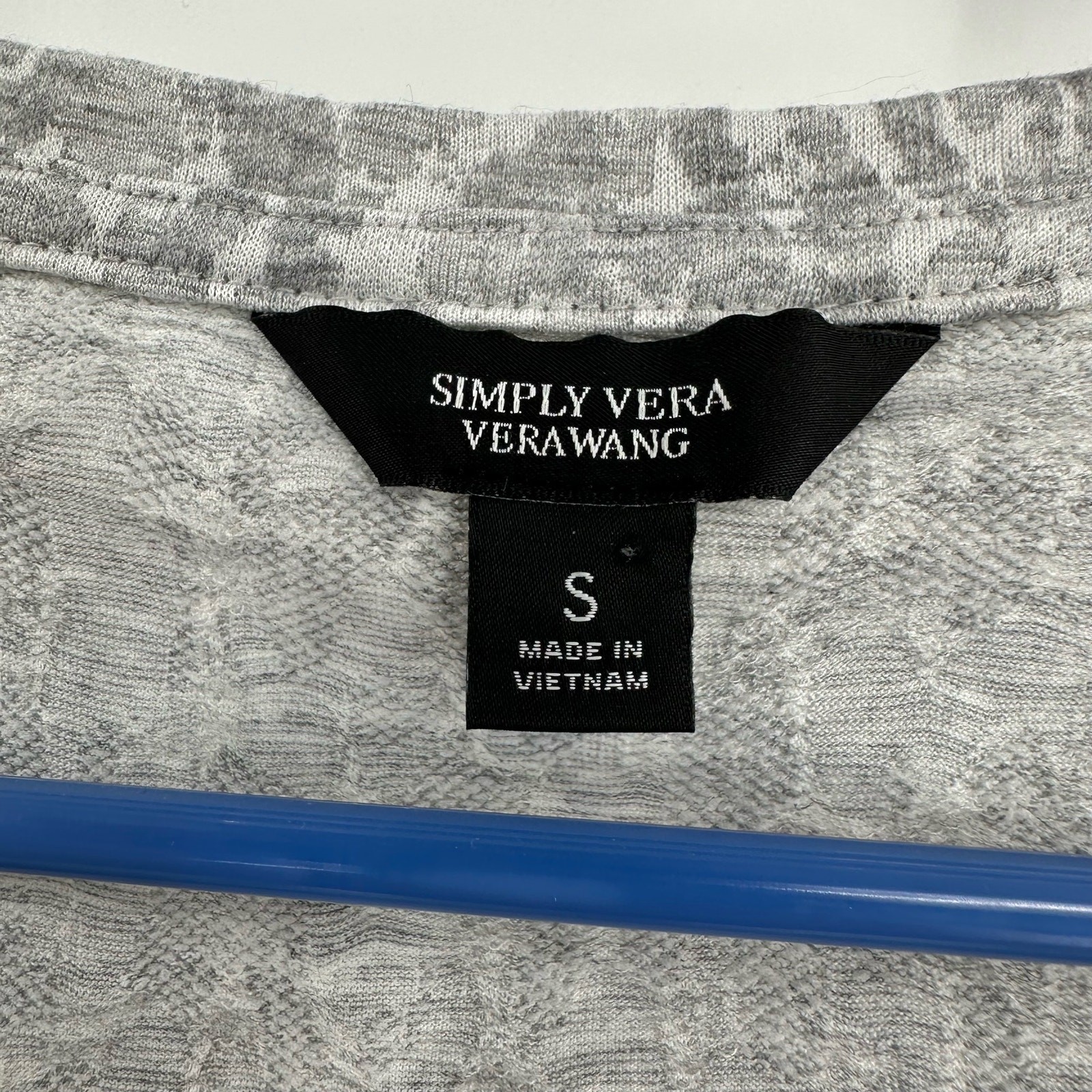 Simply Vera Size Small Shirt Gray Modern Tee Designer Soft Basic Everyday NWT