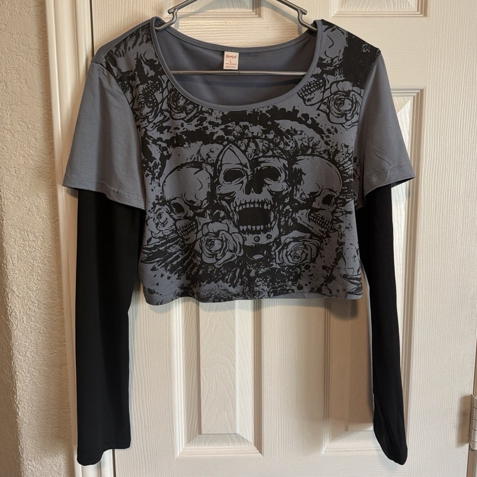 Women’s Gray/Black Layered Skull Graphic Scoop Neck Cropped Top S Polyester