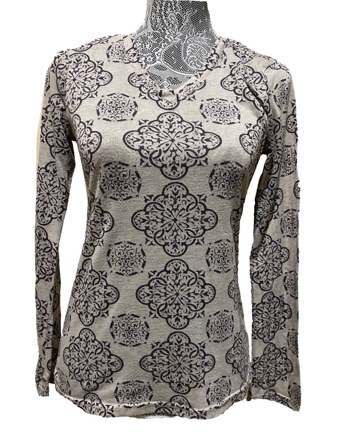 Marika Balance Collection Womens M Gray Medallion Print Long Sleeve Stretch Yoga