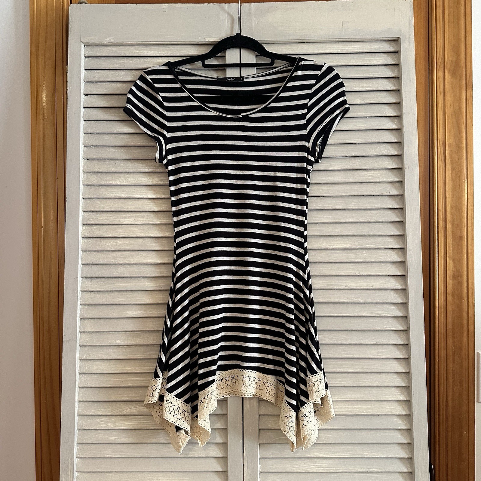 Papaya Black White Striped Lace Accent Scoop Neck Tunic Women’s Regular Size S