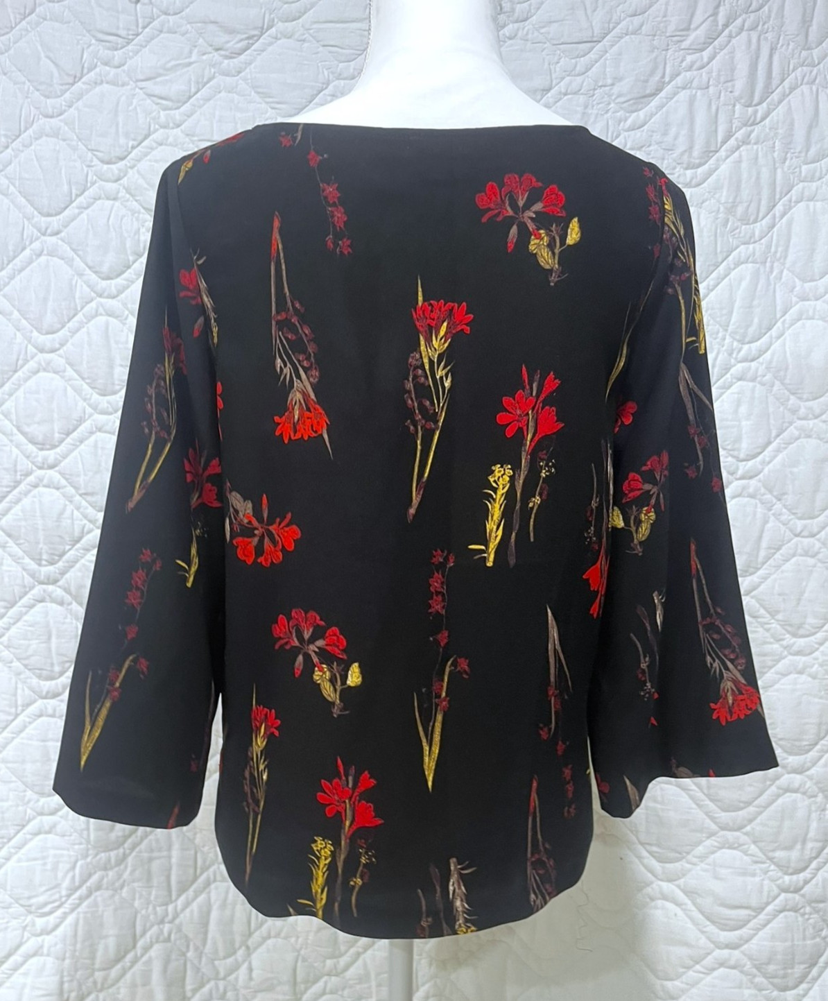 Vince Camuto Blouse – Black and Red Floral Design – ¾ Sleeve – Size Petite XS