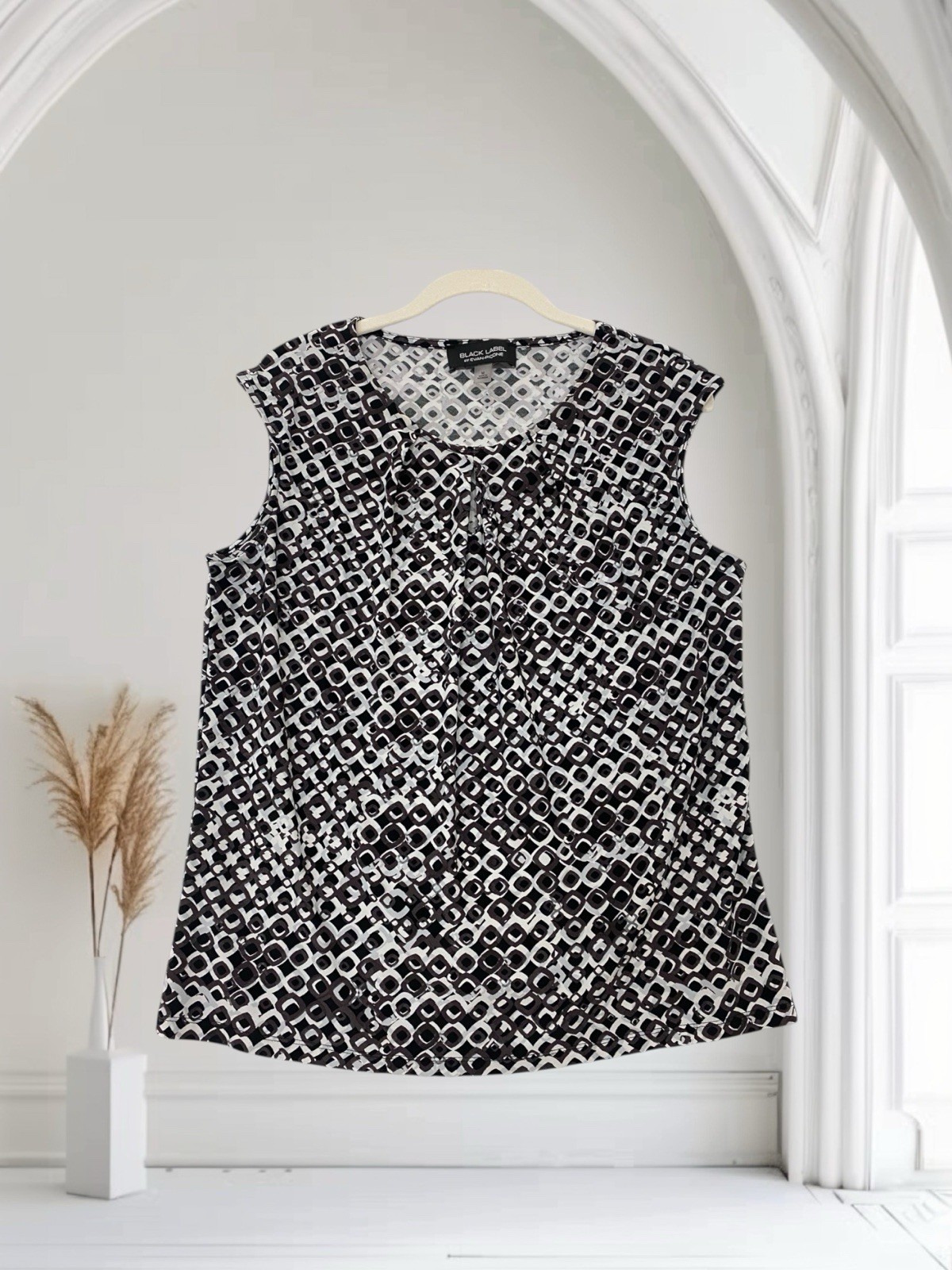 Evan Picone Black Label Womens Sleeveless Geo Print Top Size Medium Pleated