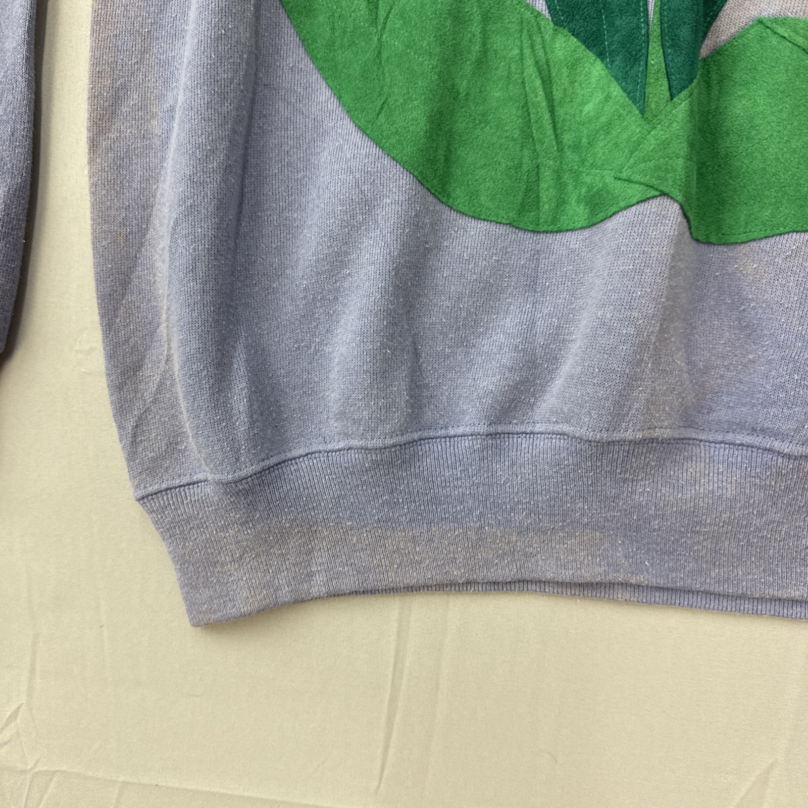 Vintage 90’s Flower Appliqué Sweatshirt Size Medium