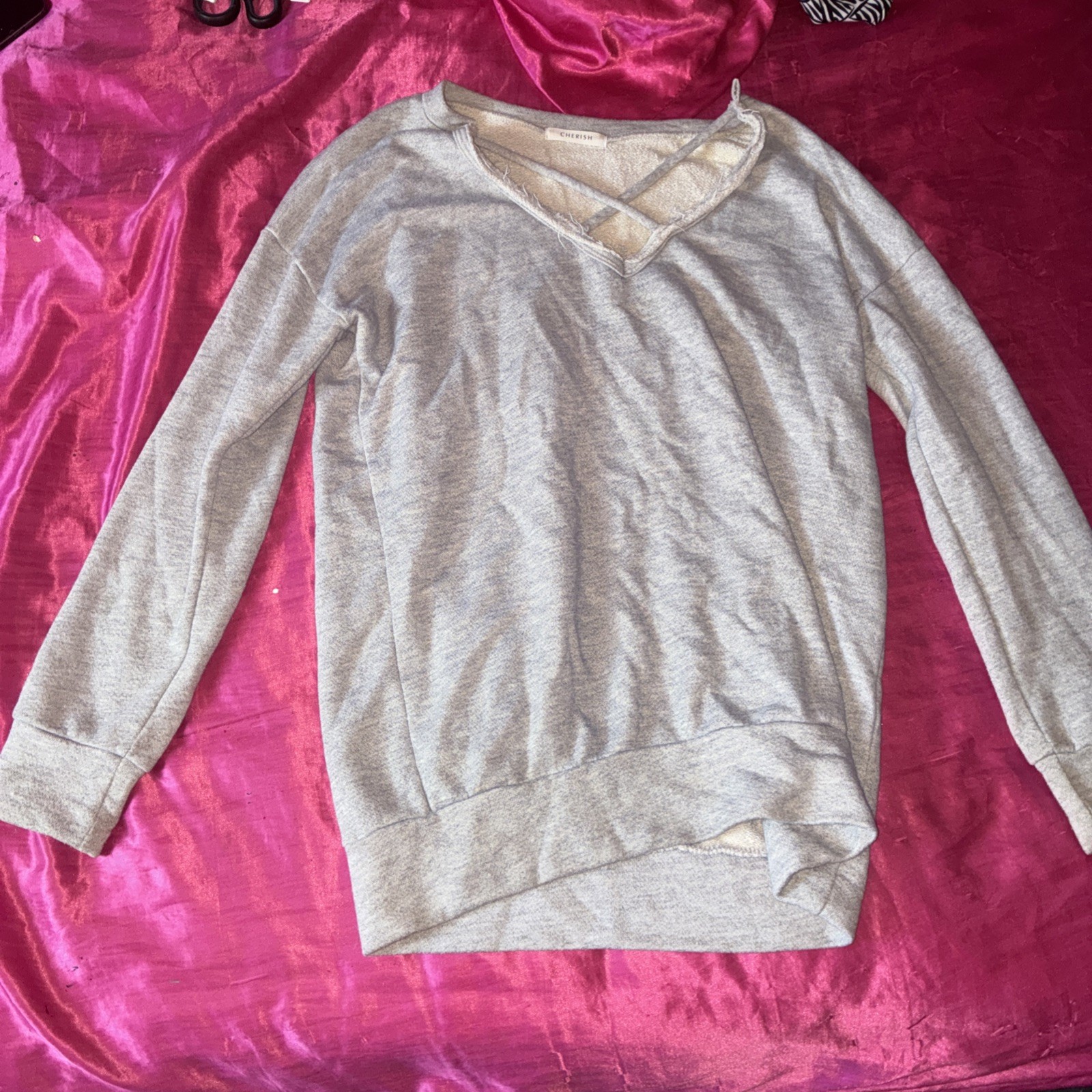 NWOT Cherish Long Sleeve Laser Cut Sweatshirt Sz M Gray Heather Raw Hem Vneck