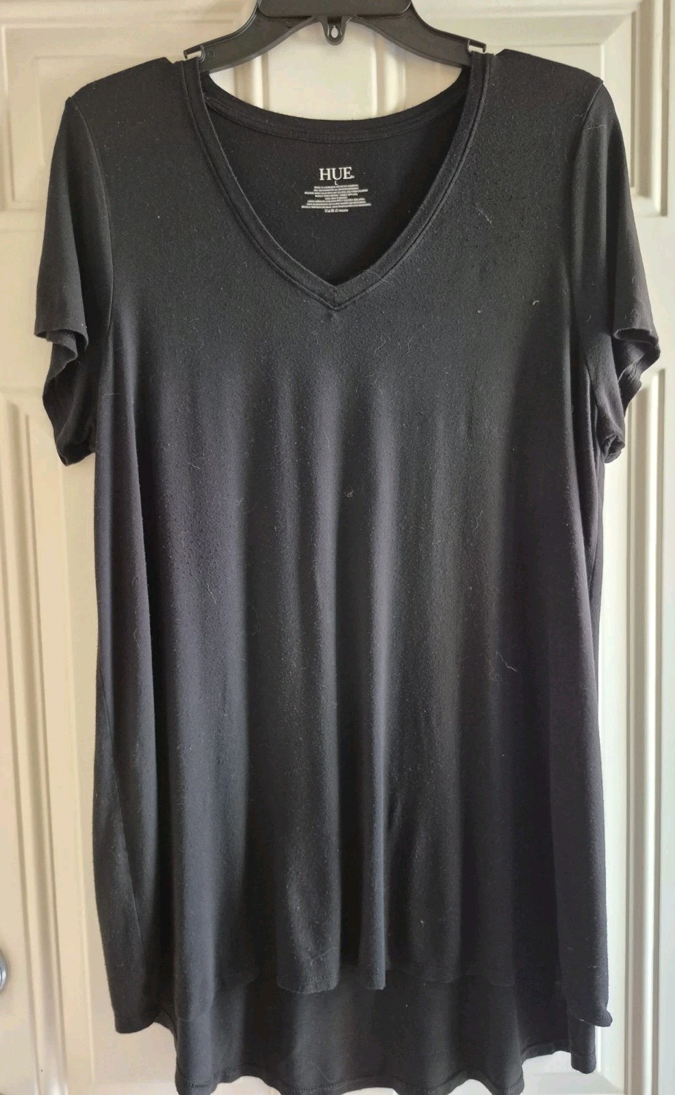 HUE Stretch Soft Knit Tee – L – V-Neckline, Short Sleeves, Hi/Lo Hemline