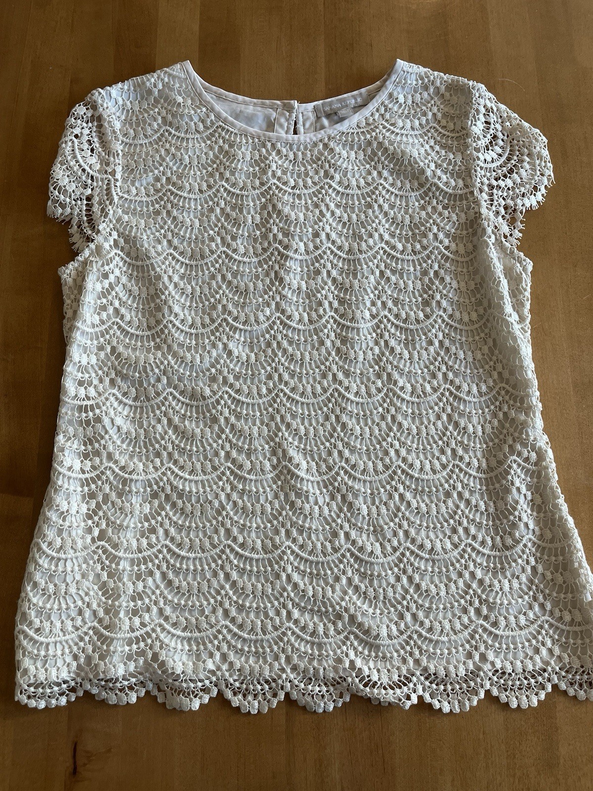 Banana Republic Blouse Womens Size 6P Crochet Short Cap Sleeve Scalloped Lace