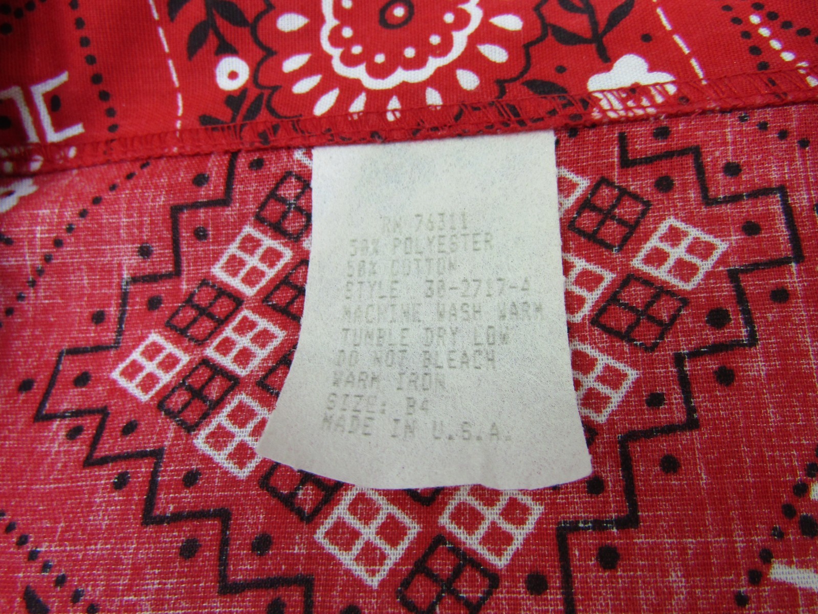 VTG Unbranded Shirt Womens 24? Red Handkerchief Design Farmercore Retro Cowgirl