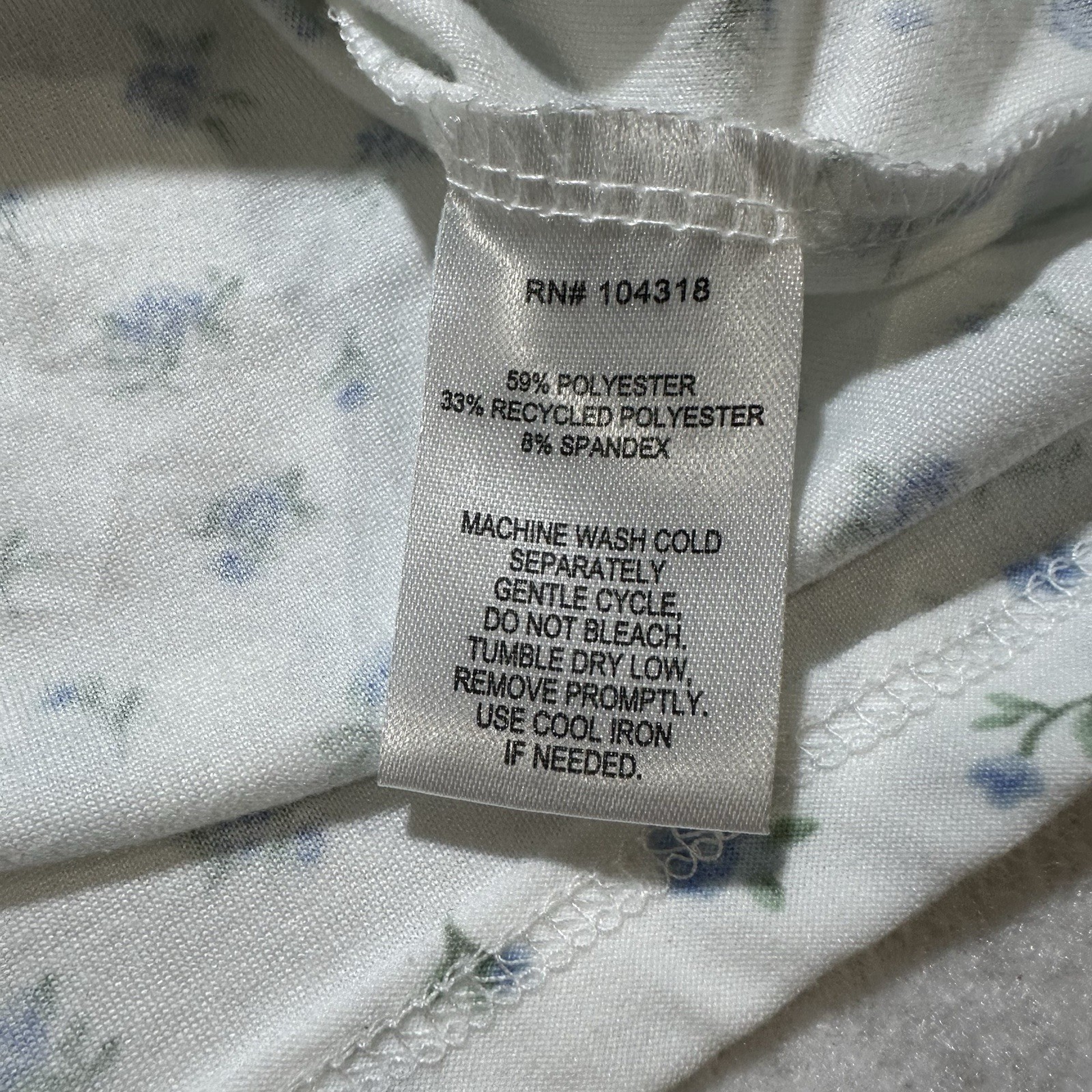 Derek Heart Women’s White Blue Floral Knit Round Neck Puff Sleeve Button Large