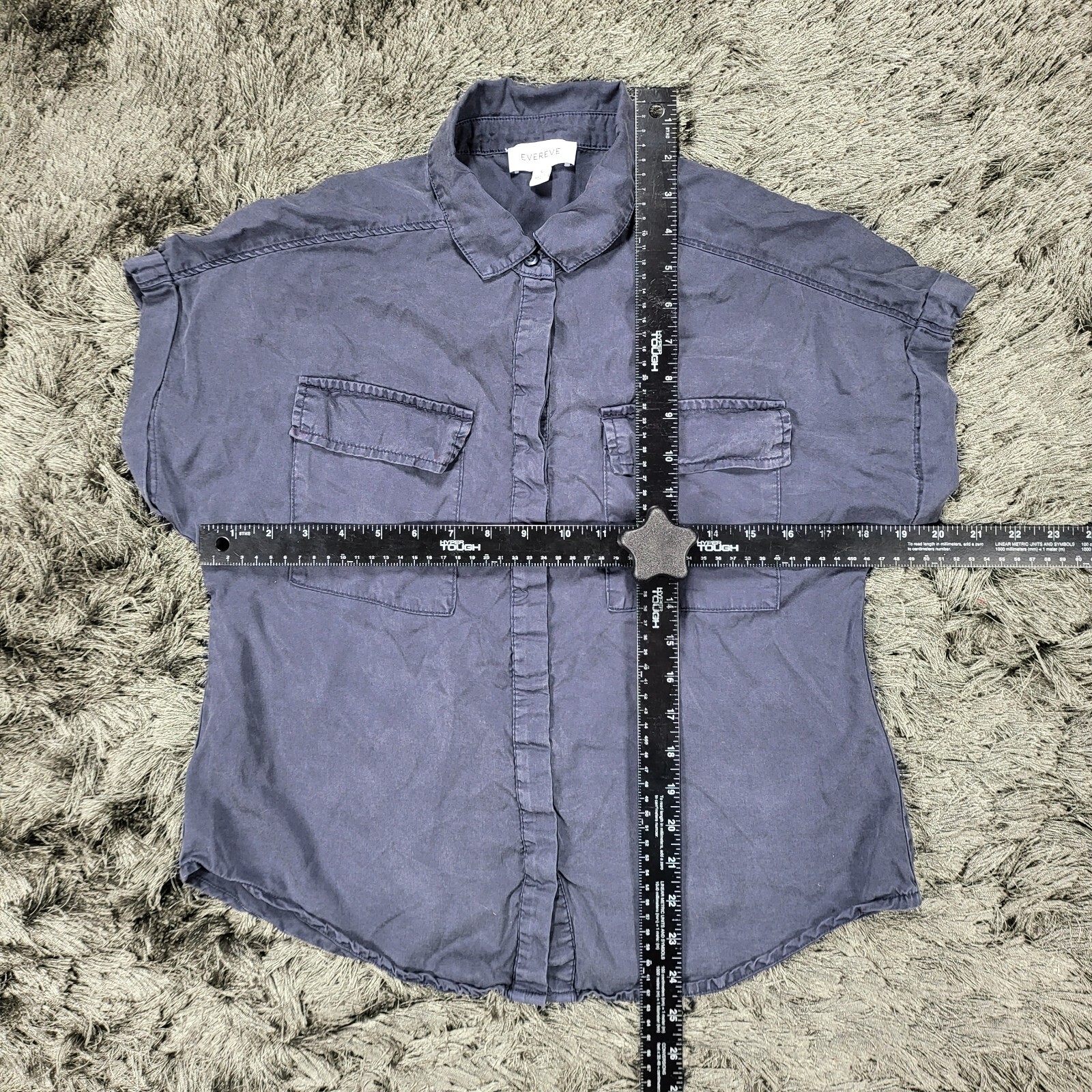 Evereve Shirt Womens Small Blue 100% Lyocell Short Sleeve Pockets Button Up Logo