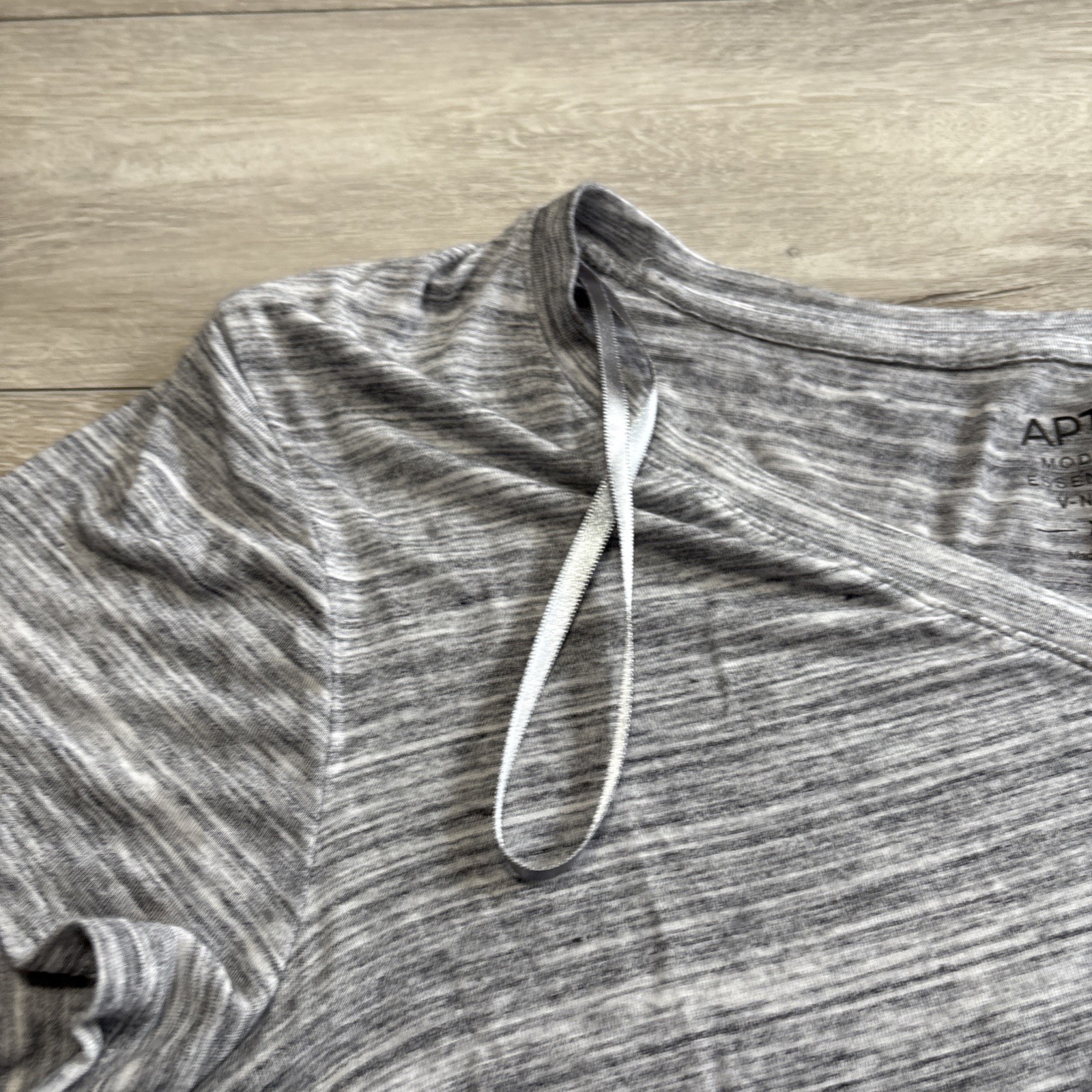 APT. 9 Modern Essentials Women’s XL Gray Space Dye V-Neck Short Sleeve Top