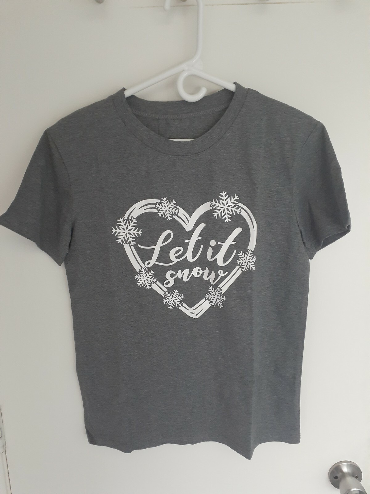 Let it Snow Funny Christmas Women’s Gray T-Shirt Small NWOT