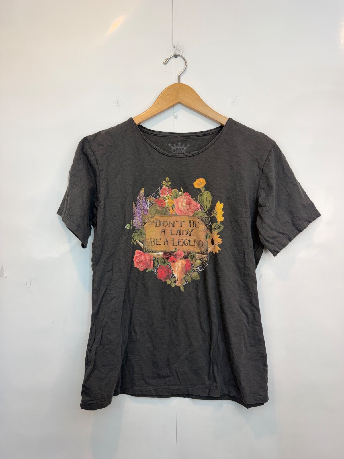 Junk Gypsy Women’s Charcoal Be A Legend Tee Size Large Short Sleeve Boho Chic