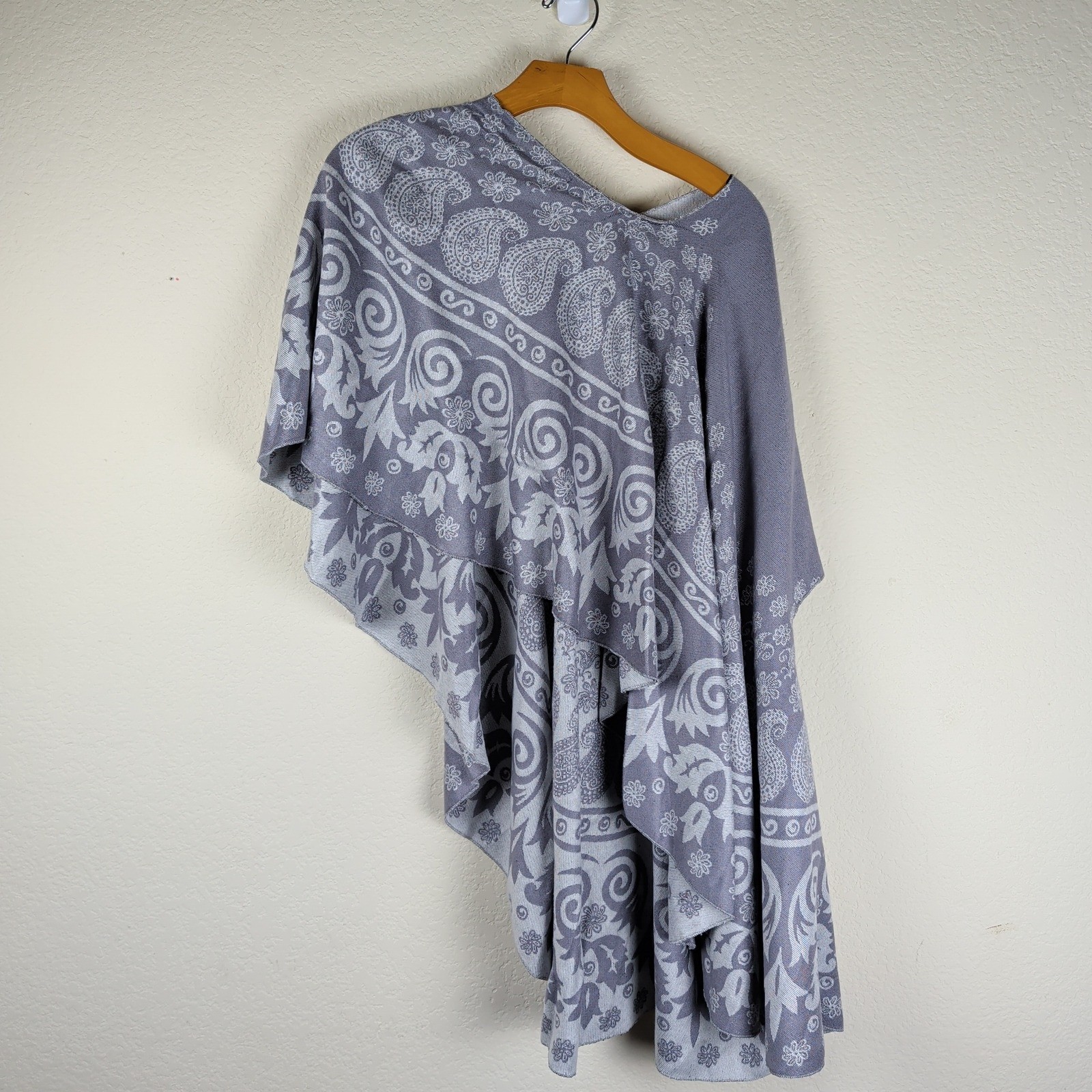 Shana Boho Nursing Poncho Breastfeeding Top One Size Grey White Paisley Knit