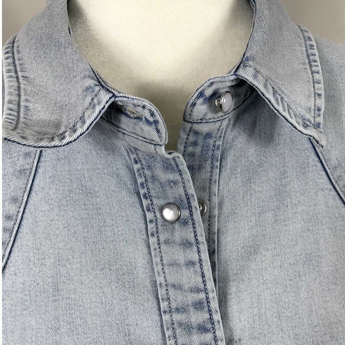 Levi’s Ultimate Western Denim Shirt Pearl Snap Light Blue Sz 1X Americana Retro