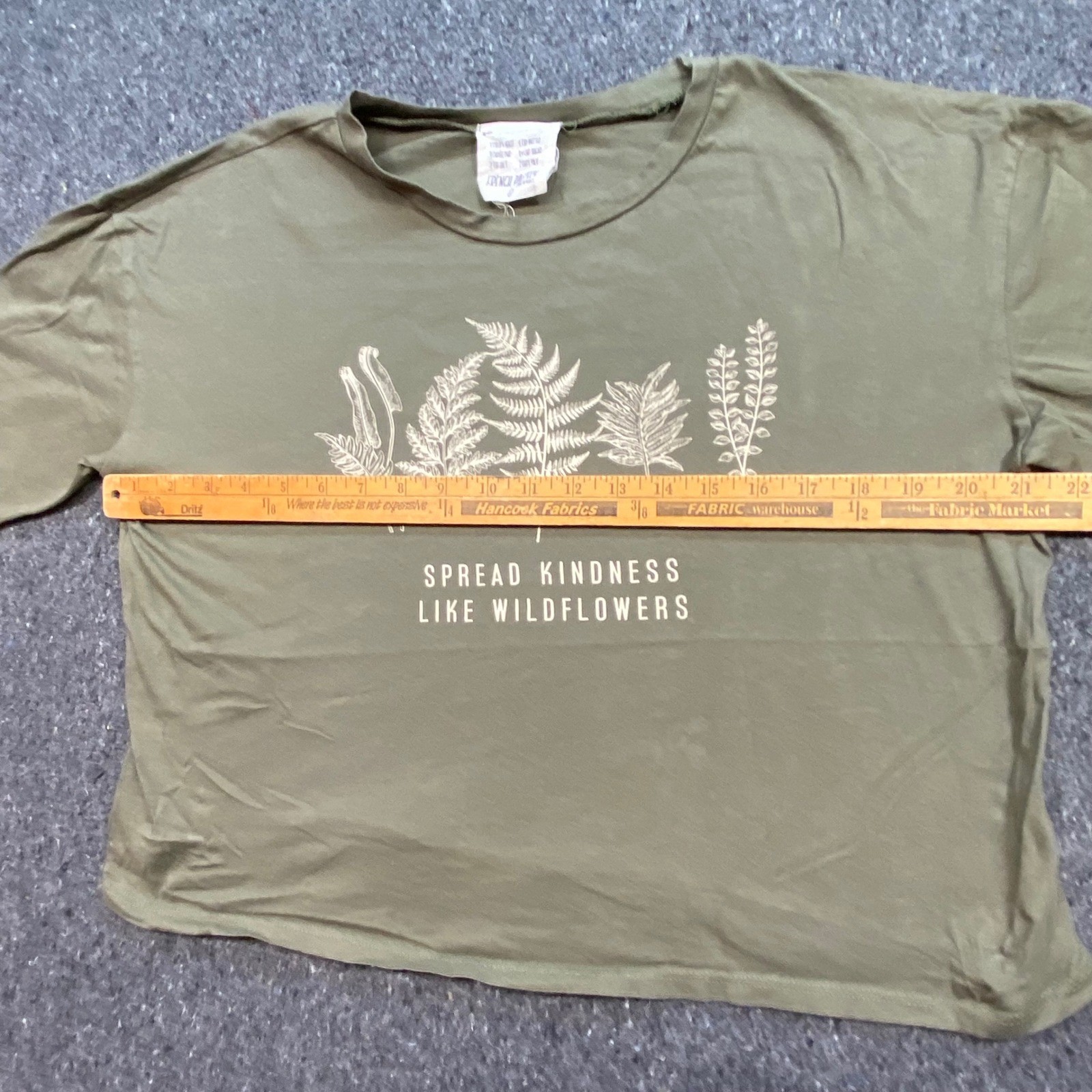 French Pastry Shirt Sz L Womens Green Boho Botanical Spread Kindness Cropped Tee