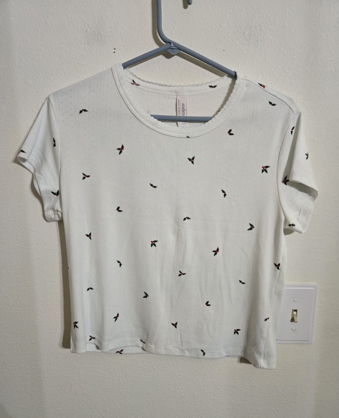 Pre-loved AUDEN Women’s White T-shirt Wt Holly Accents Sz L