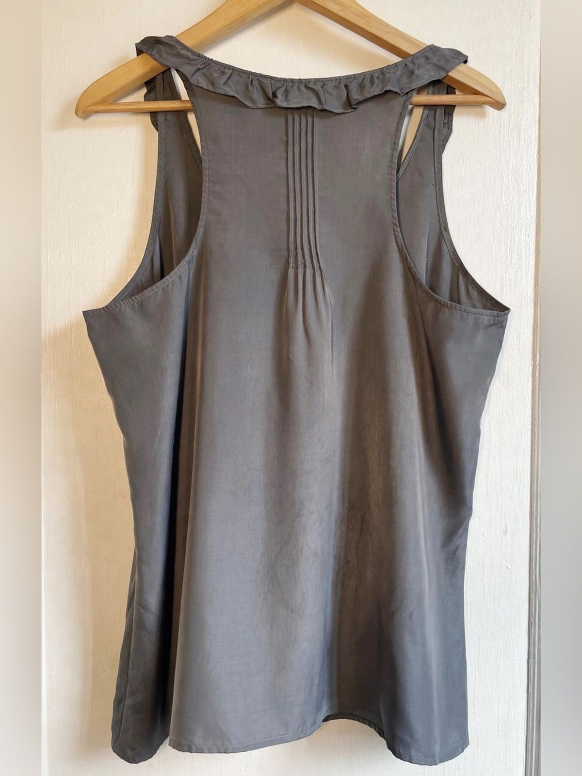 New York & Company Gray Ruffle Trim Sleeveless Shell Tank Blouse Size 14