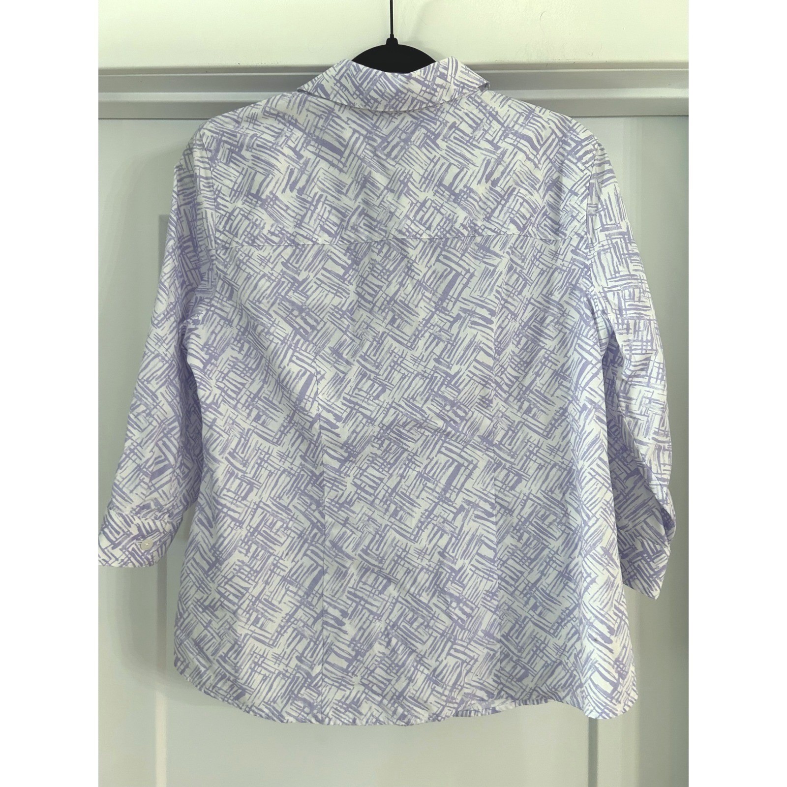 Chicos Lavender Geometric Wrinkle Resistant Cotton Shirt Size 1 Pastel Preppy