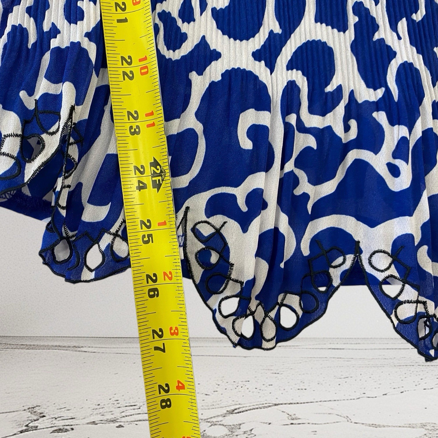 Womens Geo Print Pleated Embroidered Top Size Large Whimsy Artsy Summer Chic
