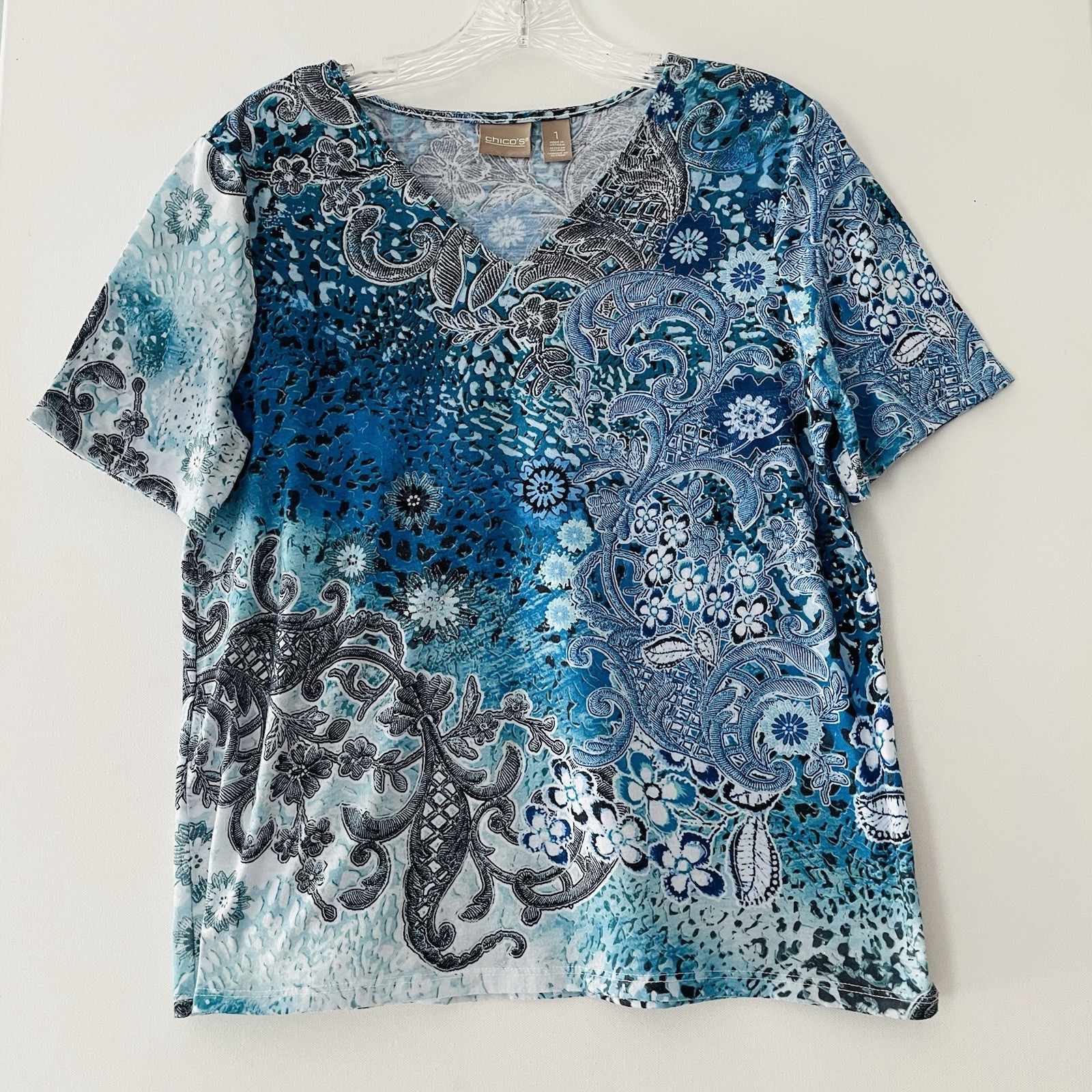 Chicos Women Size 1 Medium 8-10 Blue Floral Paisley Artsy Sublimation Top Shirt