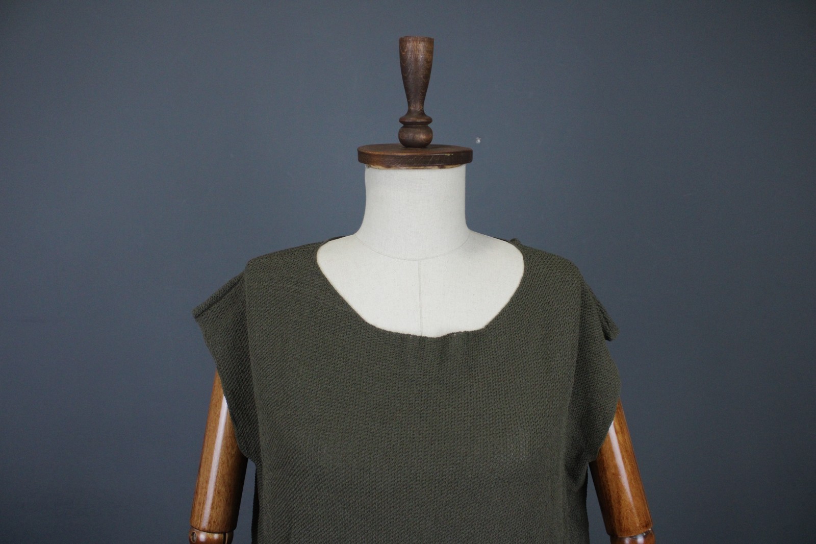 Sarah Pacini Olive Green Solid Textured Knit Scoop Neck Ribbed Hem Vest Top Sz 1