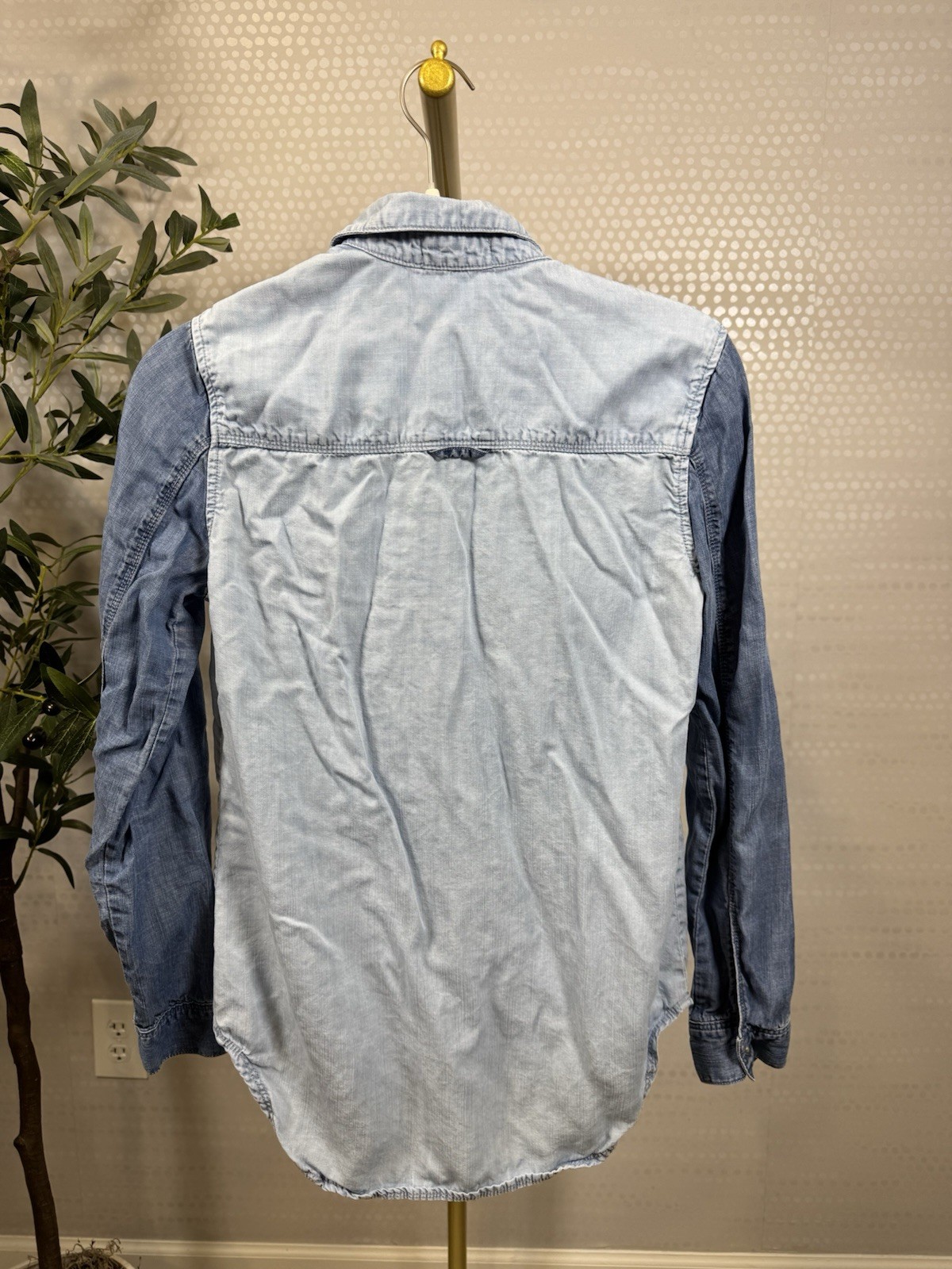 Cloth & Stone Anthropologie XS Chambray Two Tone Denim Button Up 100% Tencel