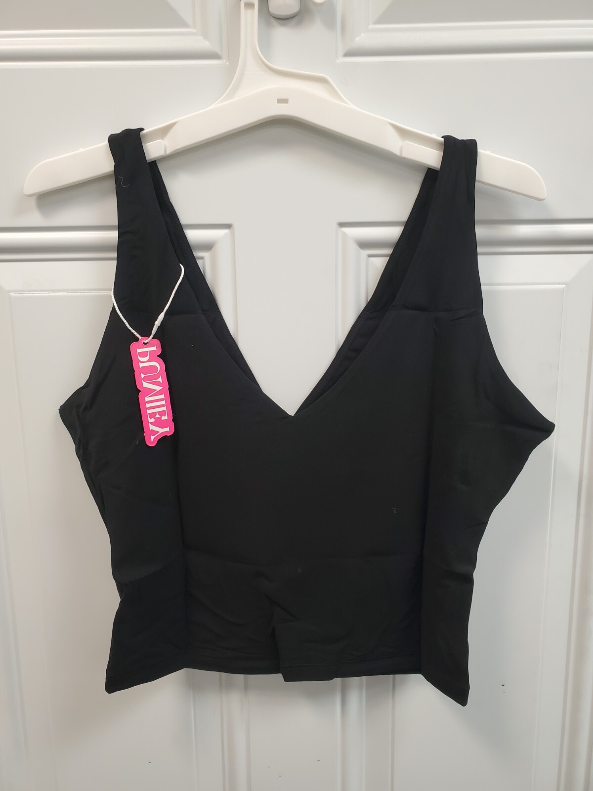 PUMIEY Women’s V-Neck Sleeveless Cropped Tank Top Black *MEDIUM* (AF-3200)