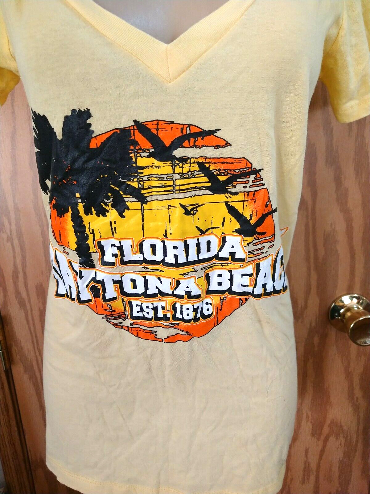 Next Level Daytona Beach Florida Top Women Size L Yellow seagulls