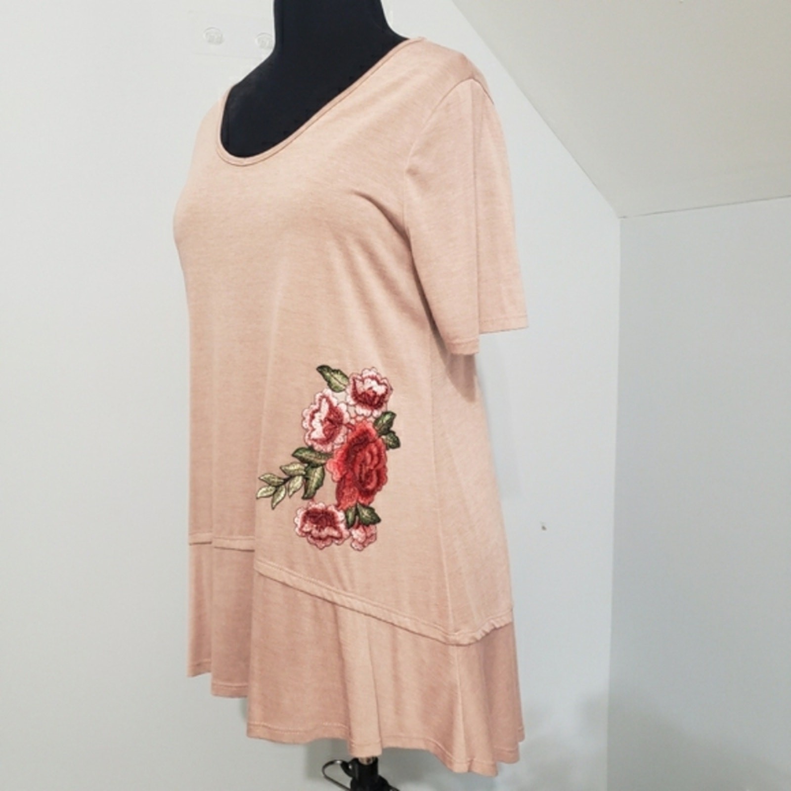 Embroidered Floral V Neck Short Sleeve Layered High Low Tunic Top Scoop Neck