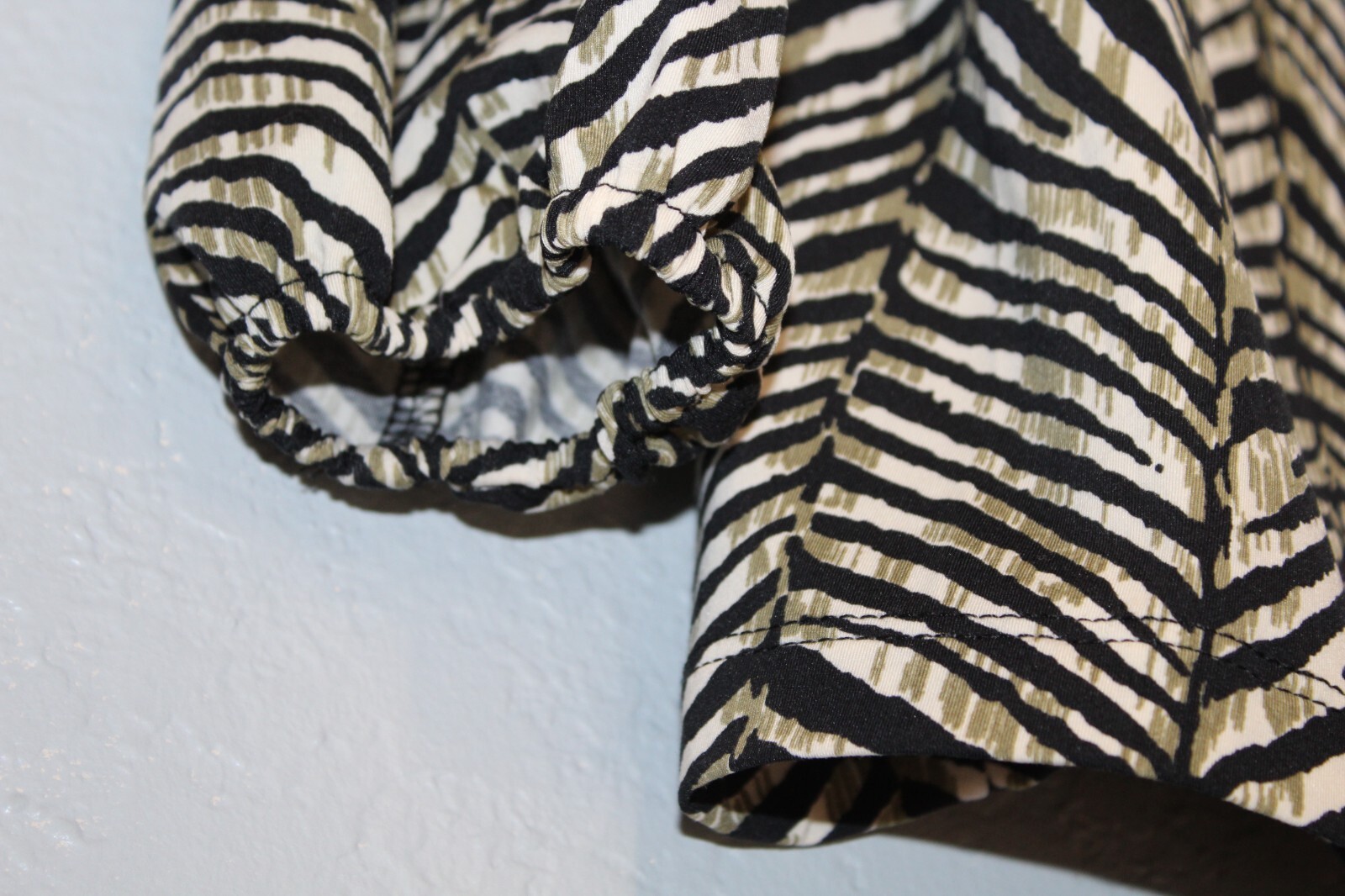J. McLaughlin Petunia Animal Print Long Sleeve Polyester Stretch Blouse Size XS
