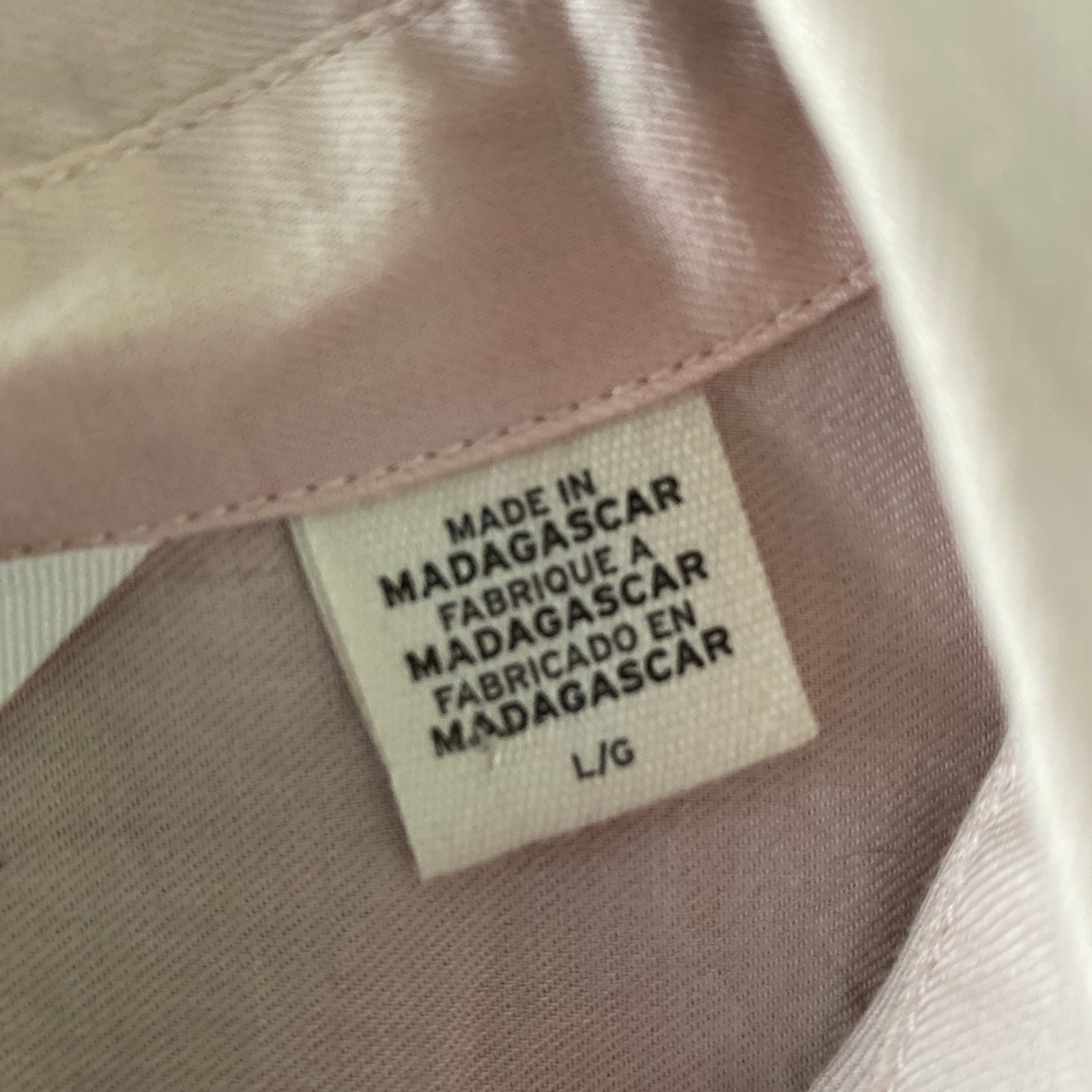 Levi’s Women’s Short-Sleeved Button-Down Top Size L Pale Pink Logo NWT