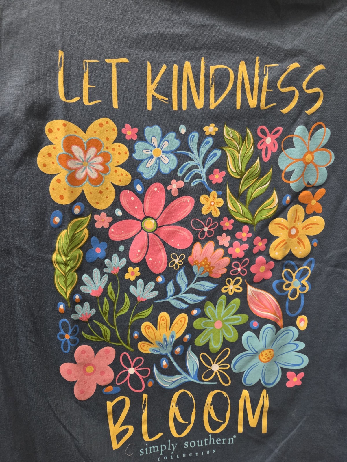 Simply Southern MEDIUM Short Sleeve “LET KINDNESS… Shirt Bnwt closeout design