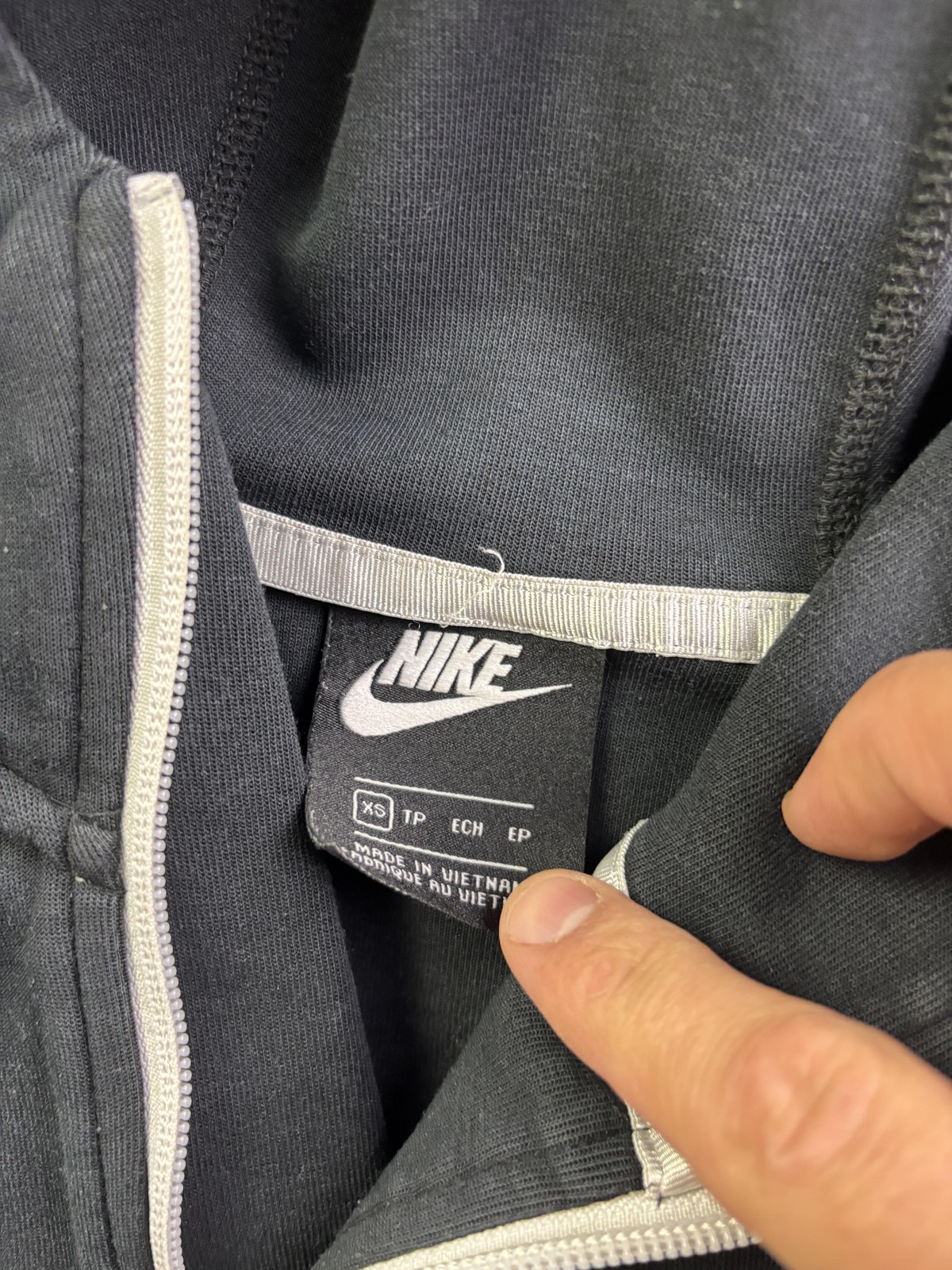 Nike Hoodie Womens XS Black Fleece Full Zip Swoosh Logo Zip Pockets High Low Hem