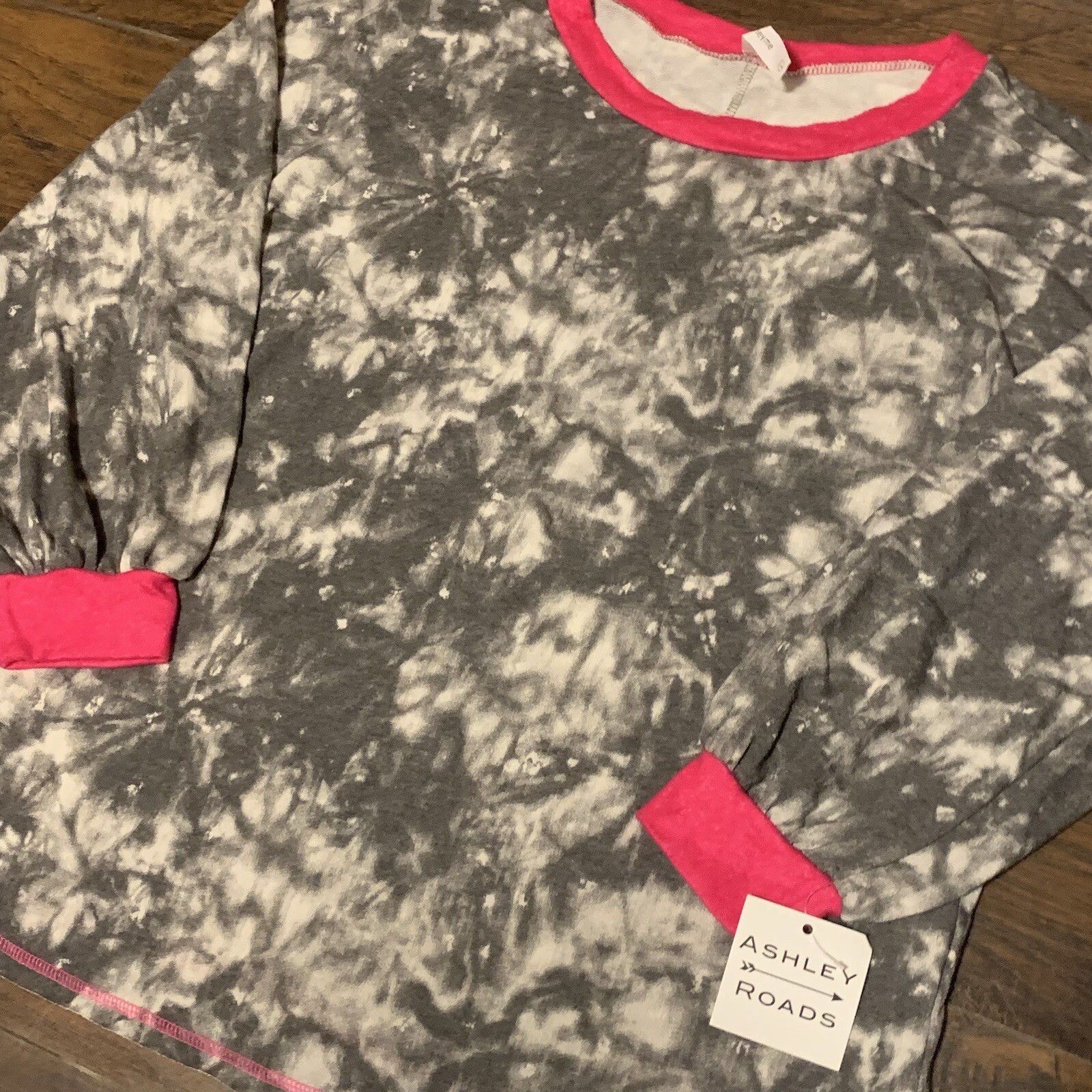Honeyme Tie Dye Pattern Ashley Roads Boutique Fleece S/S Ringer Women’s Top Sz L