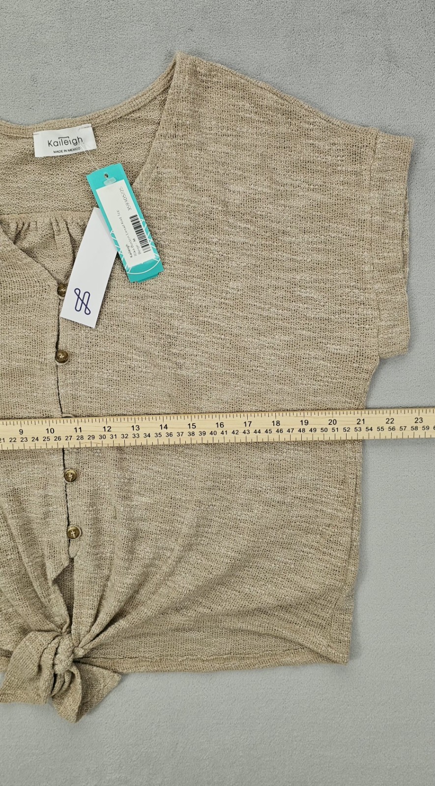 Kaileigh Women’s Beige Tie Front Knit Top Size M Short Sleeve Button Front NWT