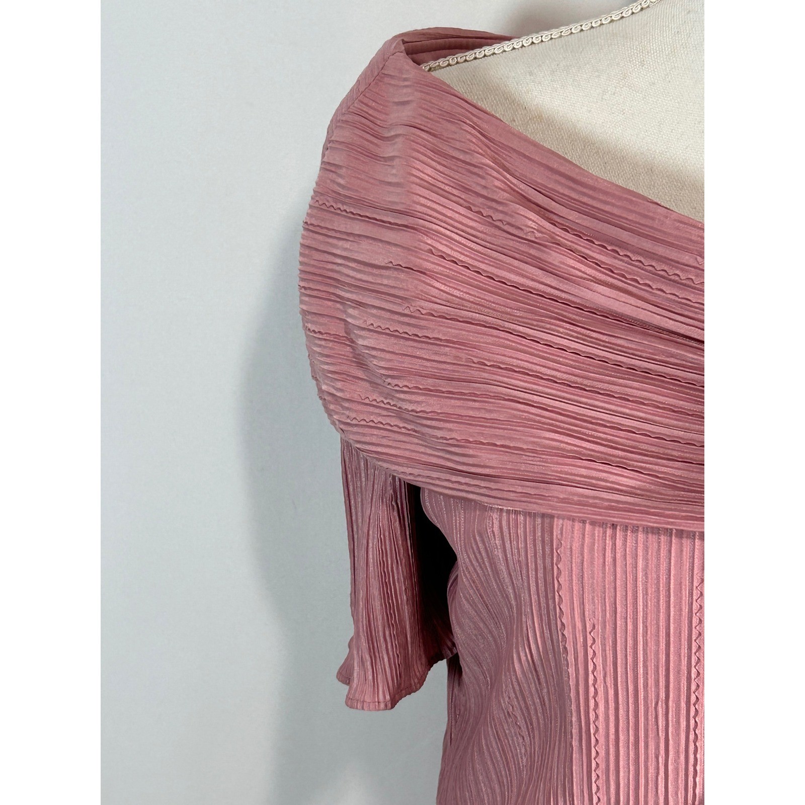 Cachet Women Pink Pleated Rosette Portrait Neck Blouse Short Sleeve Top Size 10