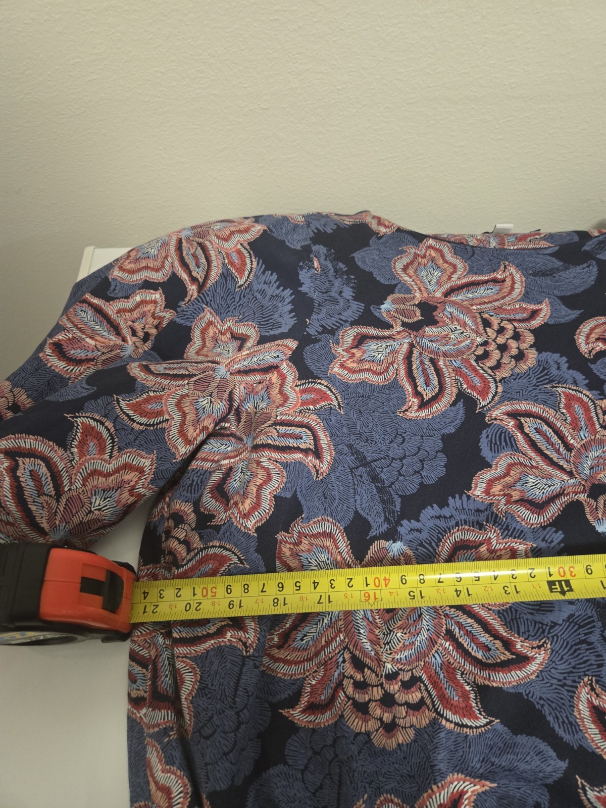 Chico’s Women’s Polyster Print Blouse With 100% Cotton Lining. Size L
